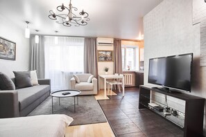 Individually decorated, individually furnished, iron/ironing board - Minsklux Apartments (Minsk)