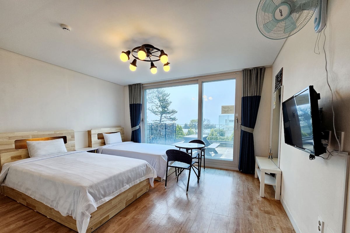 Twin Room (18 PY)