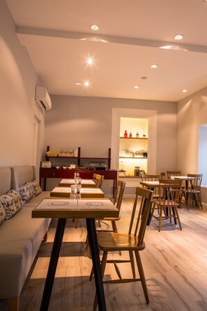 Breakfast area - Gambello Luxury Rooms (Nafplio)