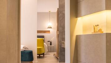 Deluxe-Doppelzimmer | Zimmersafe, Schreibtisch, schallisolierte Zimmer, Bügeleisen/Bügelbrett