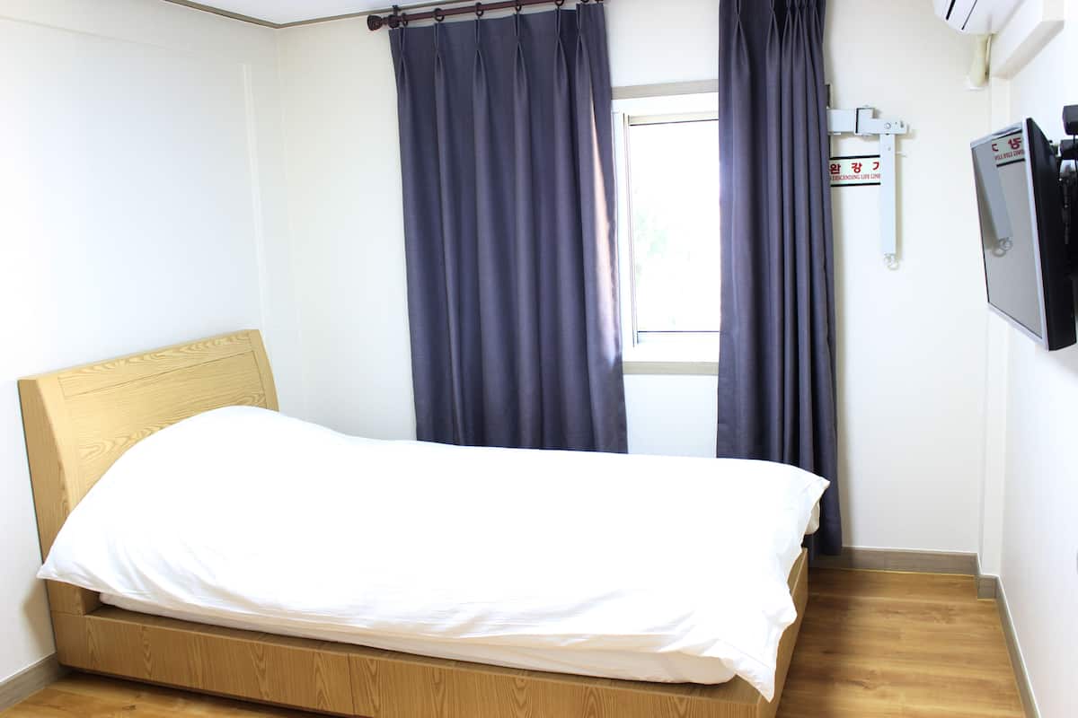 Standard Room (19 sqm.) | Free WiFi