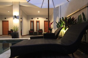 Sundeck - Tom Guest House (Kuta)