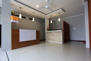 Reception - Tom Guest House (Kuta)