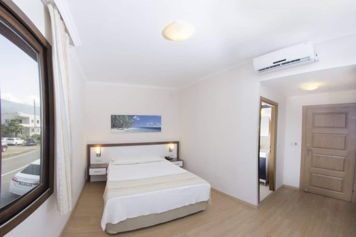 Standard Double Room | Bar mini, meja, katil bayi/kot (percuma)