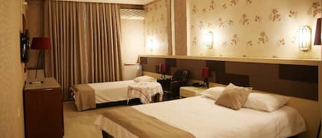 Phòng 3 | Bộ đồ giường cao cấp, minibar, két bảo mật tại phòng, bàn