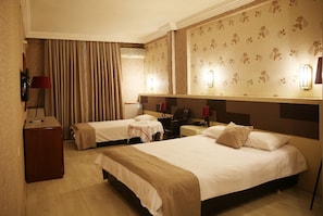 Triple Room | Premium bedding, minibar, in-room safe, desk - Green Rize Hotel (Rize)