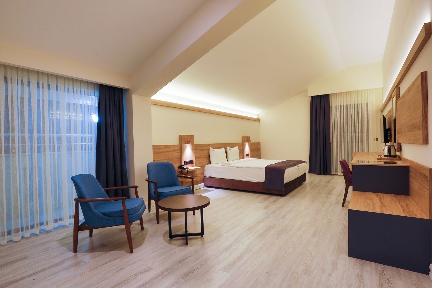 Presidential Suite, Pool Access | Hypo-allergenic bedding, Tempur-Pedic beds, minibar, in-room safe