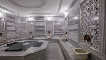 Couples treatment room(s), sauna, hot tub, steam room