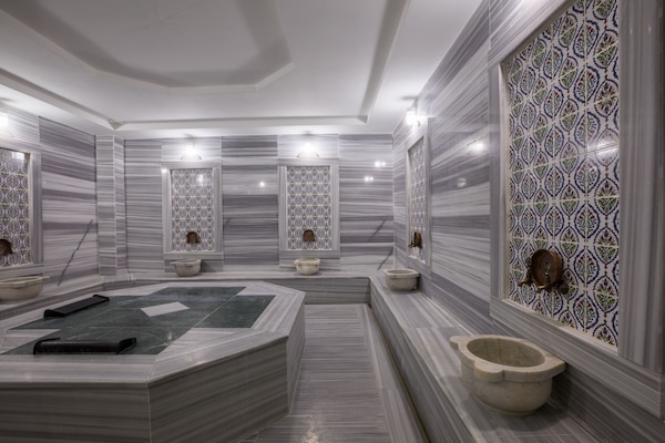 Salas de tratamientos para parejas, sauna, bañera de hidromasaje