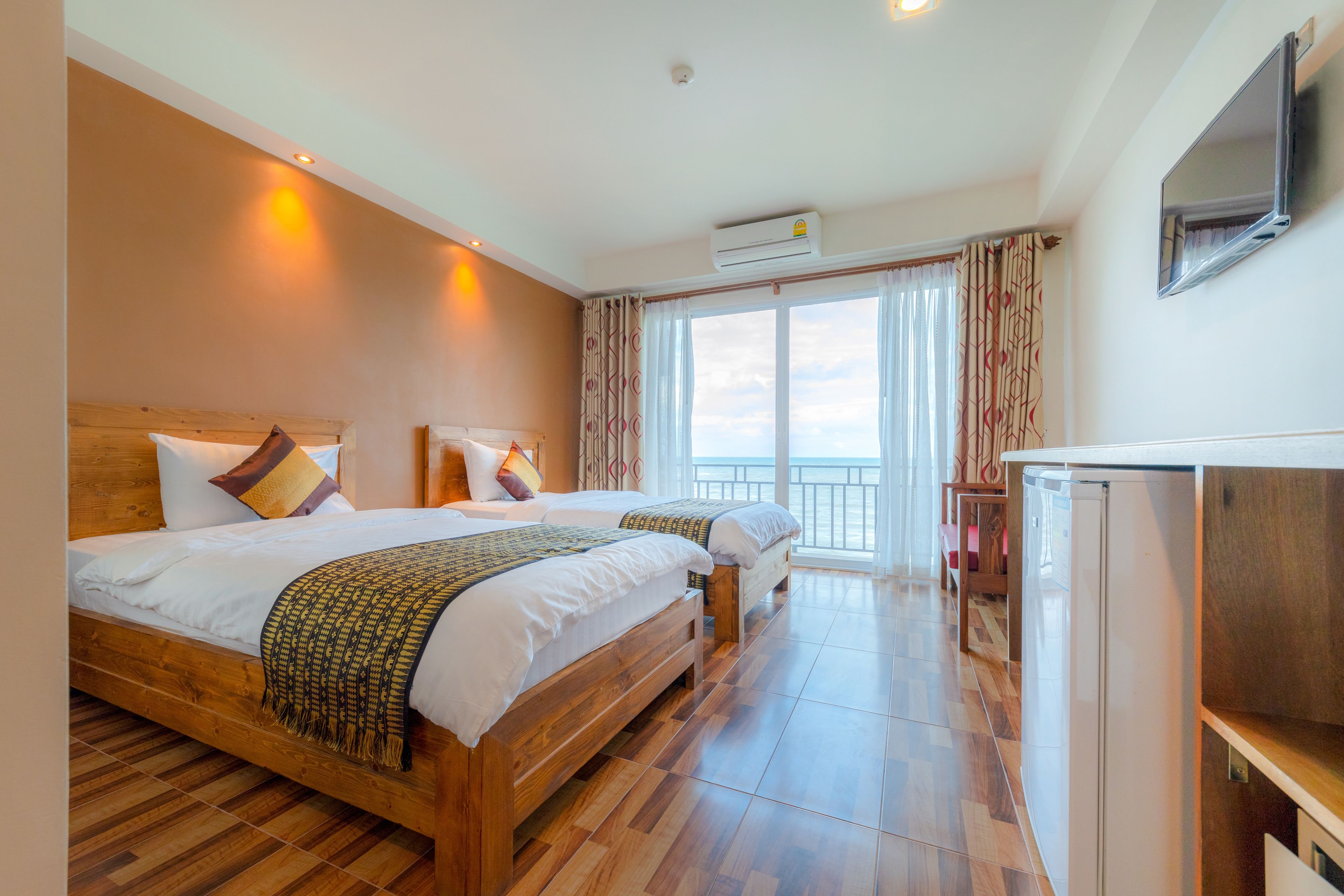 twin sea view room | in-room safe, desk, iron/ironing board, free wifi