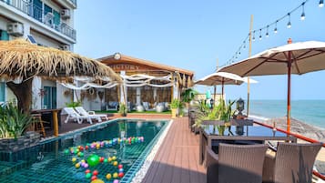 Breakfast, lunch served; local and international cuisine, beach views