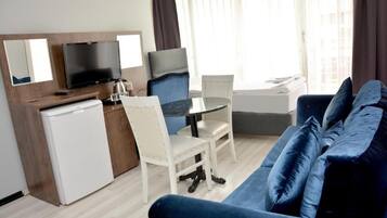 Family Quadruple Room | Premium bedding, free minibar items, blackout drapes, soundproofing