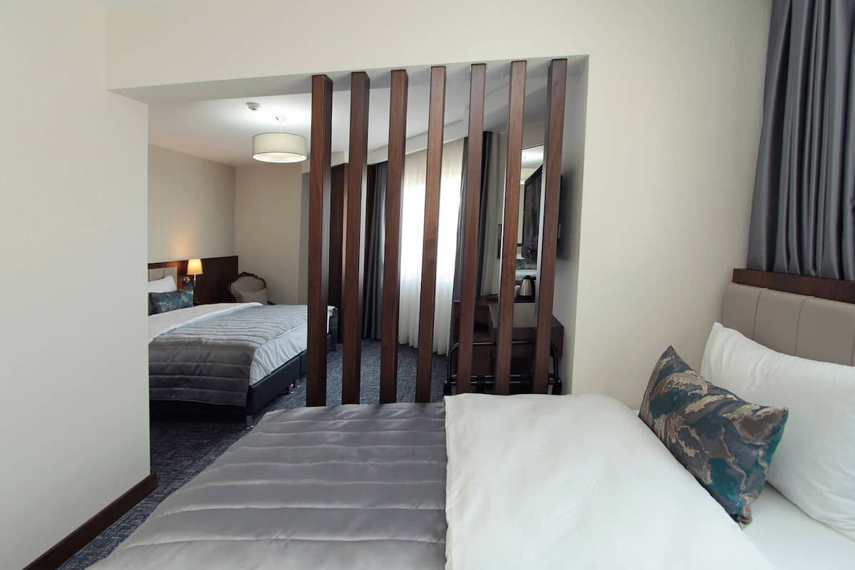 Family Suite | Premium bedding, minibar, in-room safe, blackout drapes