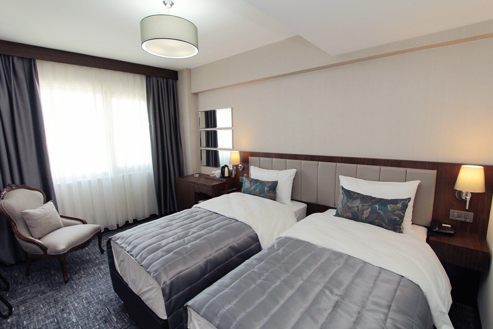 ダブルまたはツインルーム | 高級寝具、ミニバー、セーフティボックス (室内)、遮光カーテン