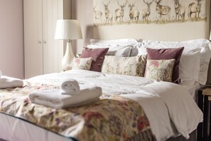 Superior kamer, 1 twee- of 2 eenpersoonsbedden | Luxe beddengoed, individueel gedecoreerd, individueel gemeubileerd