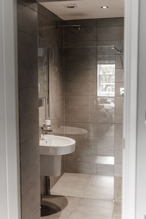 Premium bedding, individually decorated, individually furnished - Plum and Partridge Inn (York)