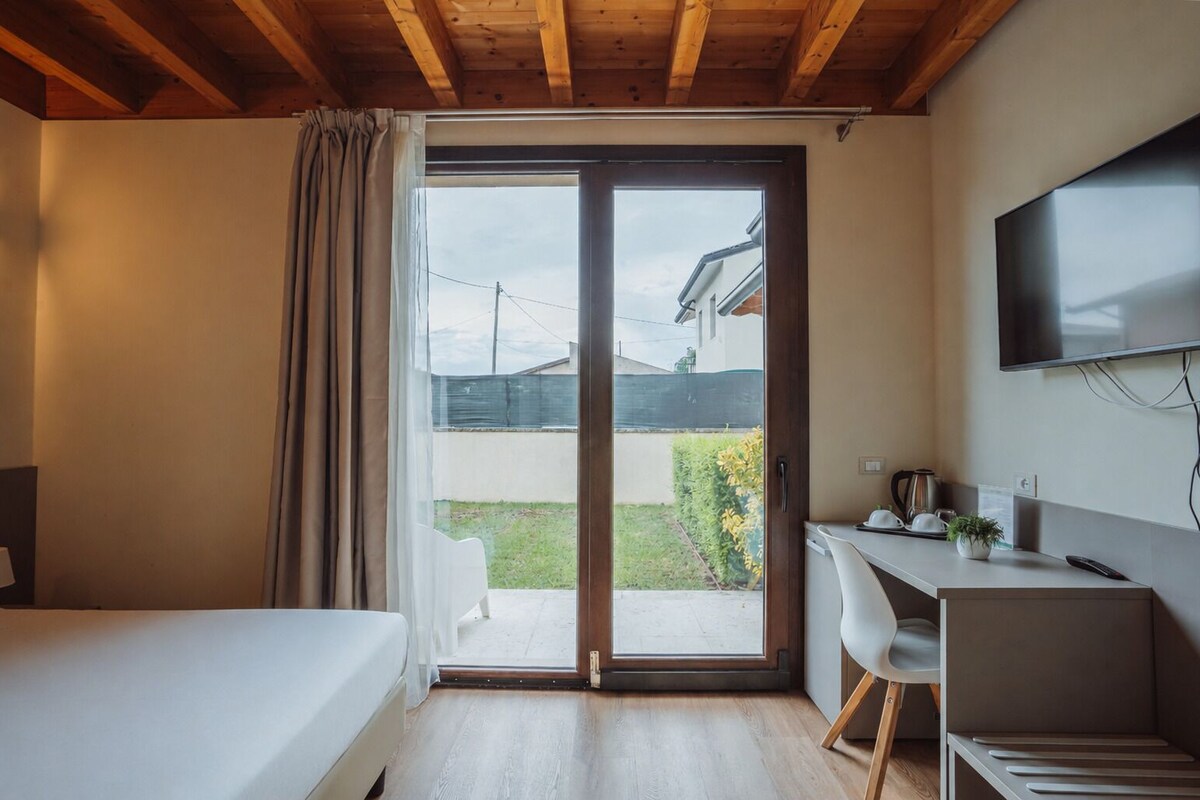 Superior Double Room, Patio | Premium bedding, minibar, desk, soundproofing