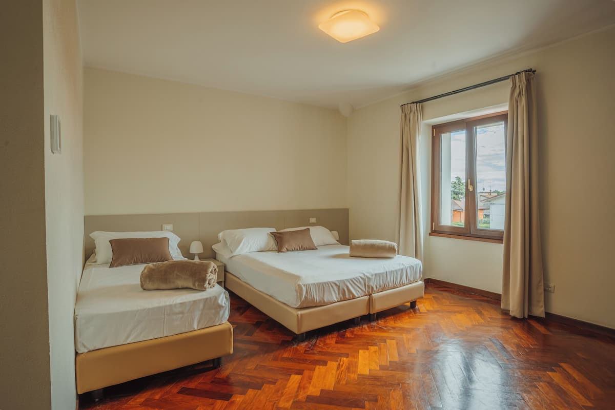 Premium bedding, minibar, soundproofing, free WiFi