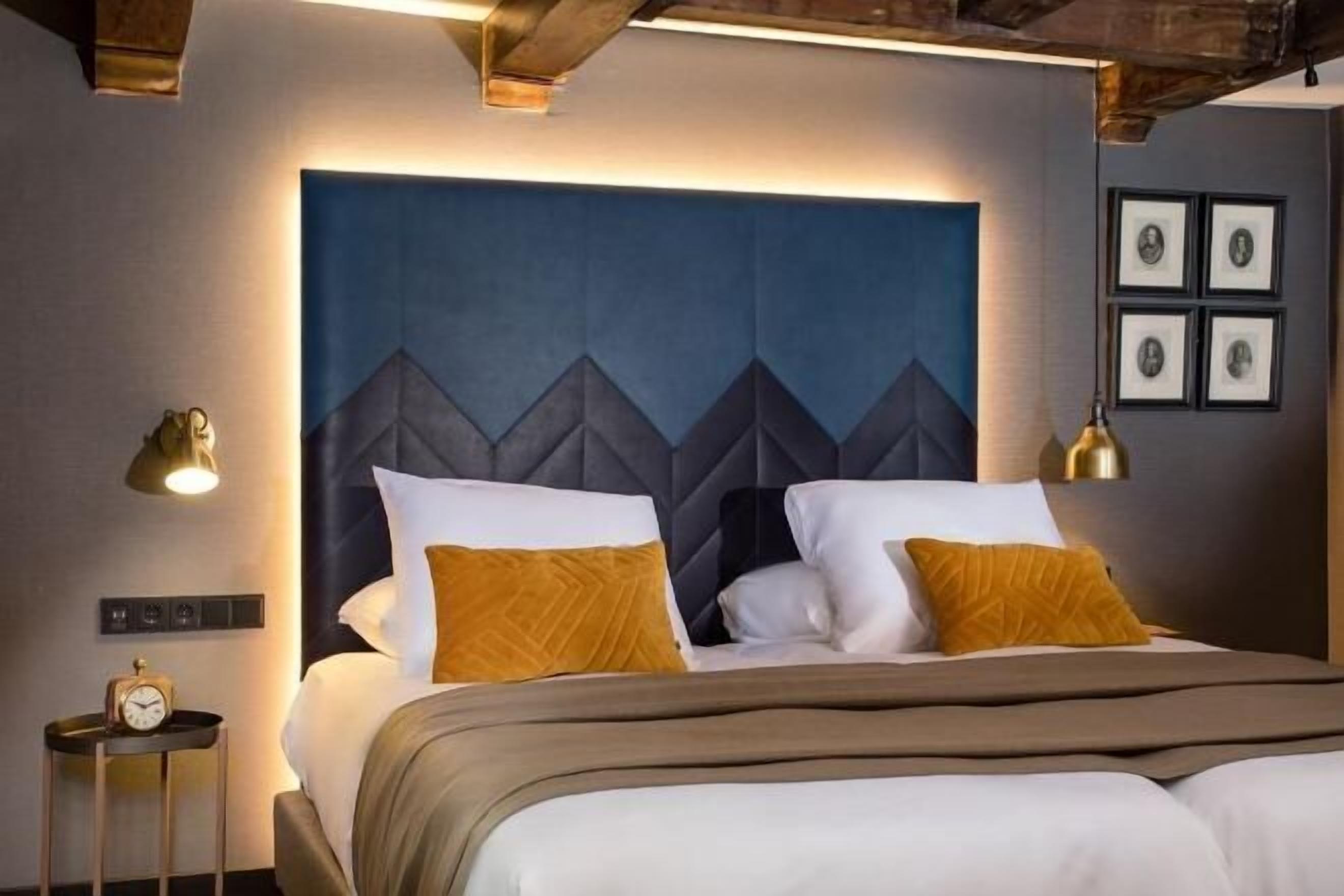 Hypo-allergenic bedding, minibar, in-room safe, desk