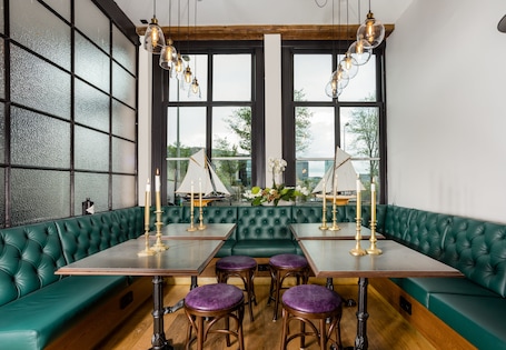 Restaurant. The Hendrick's Hotel