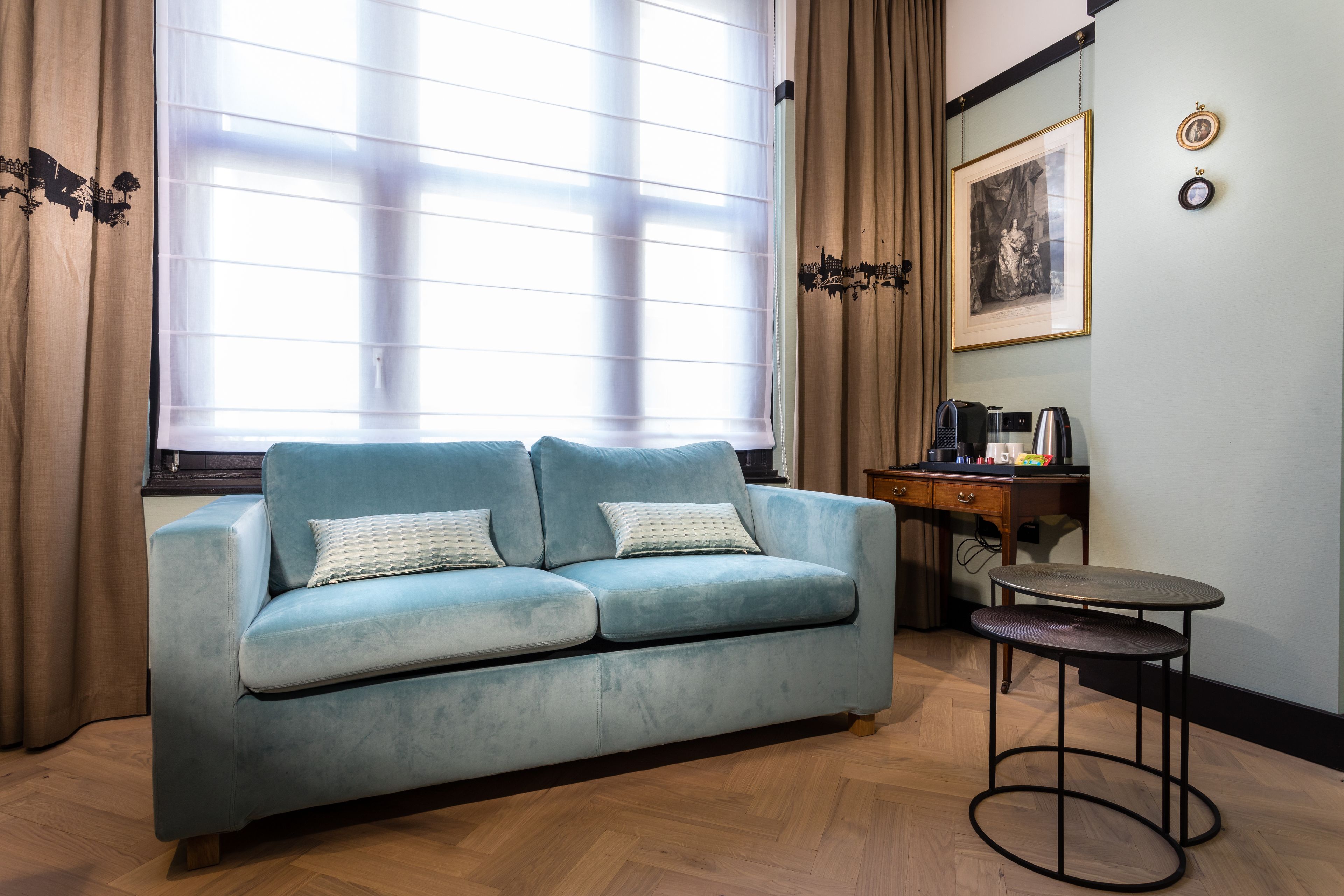 junior suite, 1 king bed | living area | flat-screen tv