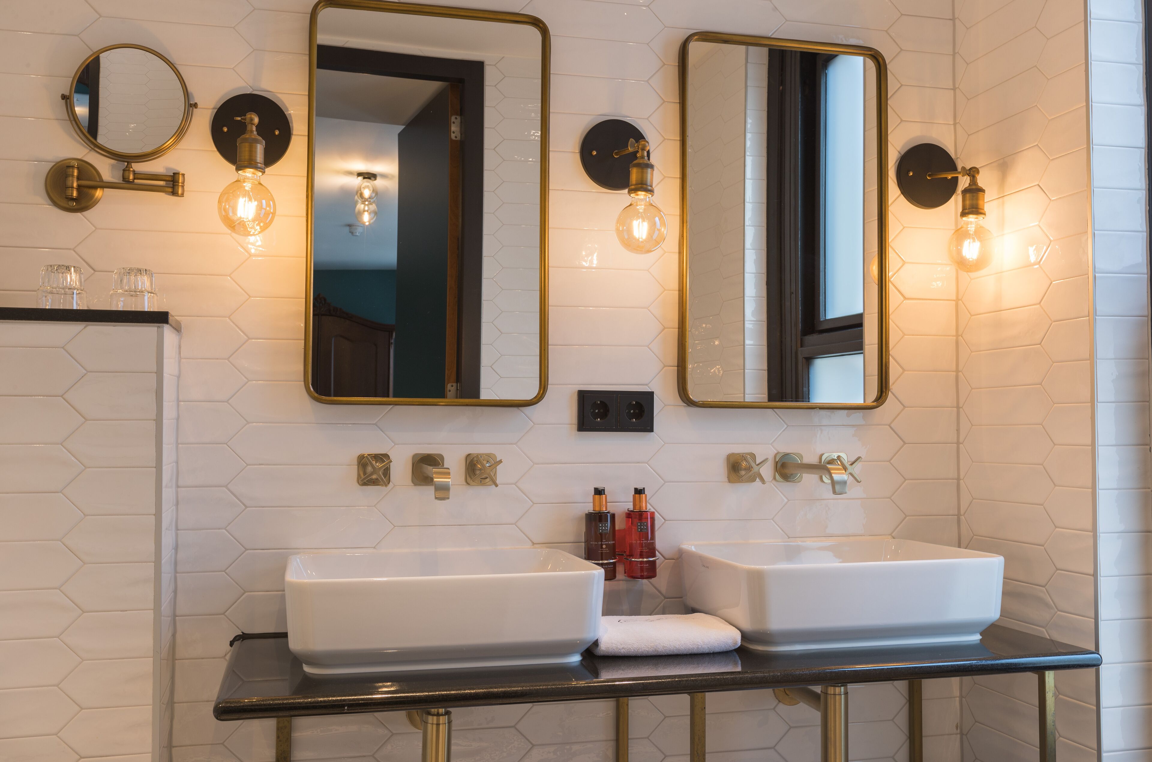 standard double room, 1 king bed | bathroom | shower, rainfall showerhead, free toiletries, hair dryer