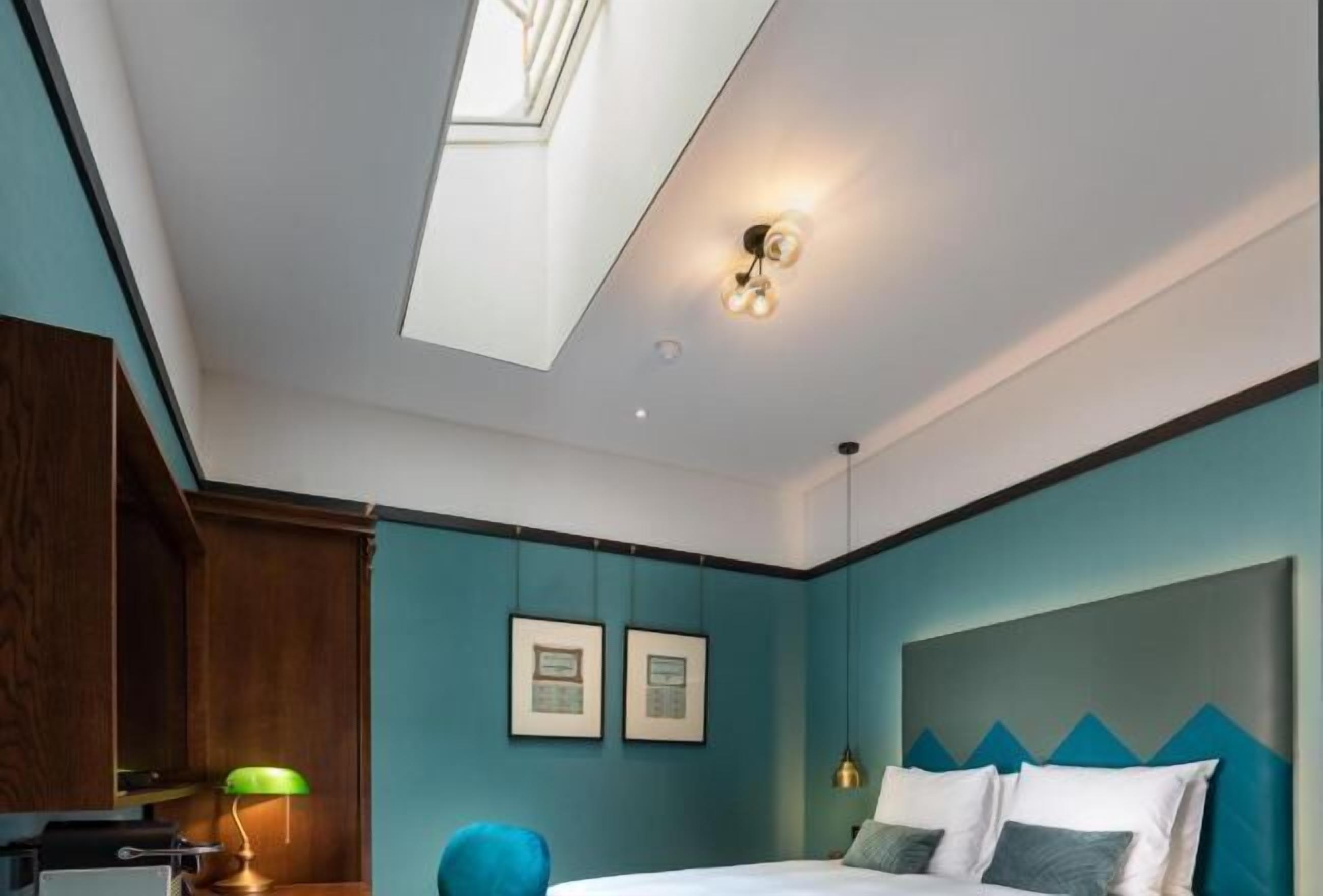 Hypo-allergenic bedding, minibar, in-room safe, desk