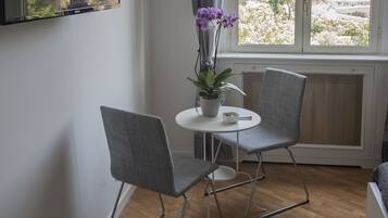 Camera doppia, vista città (Flaminia ) | 1 camera, una scrivania, insonorizzazione, Wi-Fi gratuito