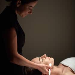 Soins corporels, soins d'aromathérapie, massages aux pierres chaudes