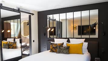 Premium bedding, in-room safe, desk, soundproofing