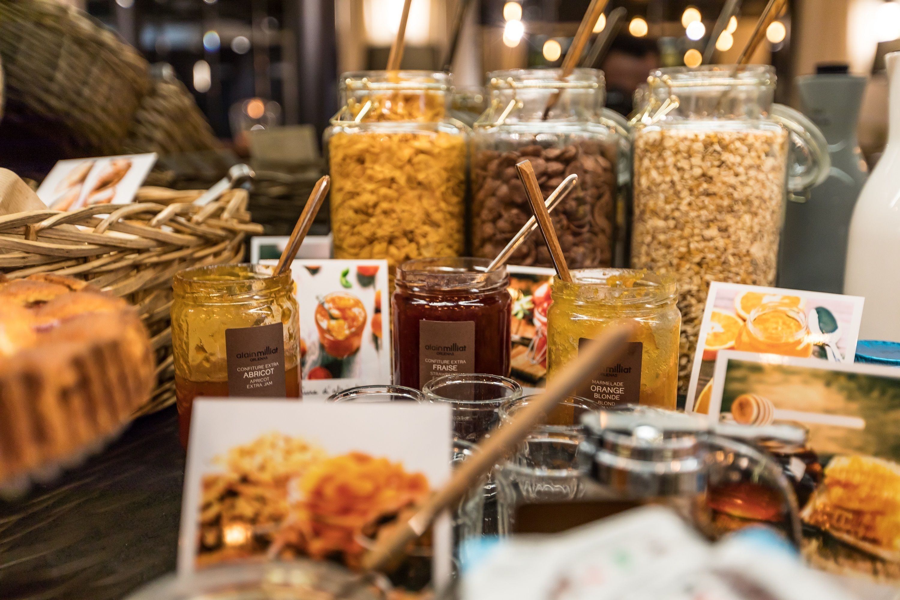 Daily continental breakfast (EUR 22 per person)