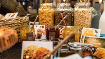 Petit déjeuner continental (22 EUR par personne)