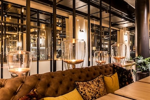 Lobby sitting area - Laz' Hotel Spa Urbain Paris (Paris)
