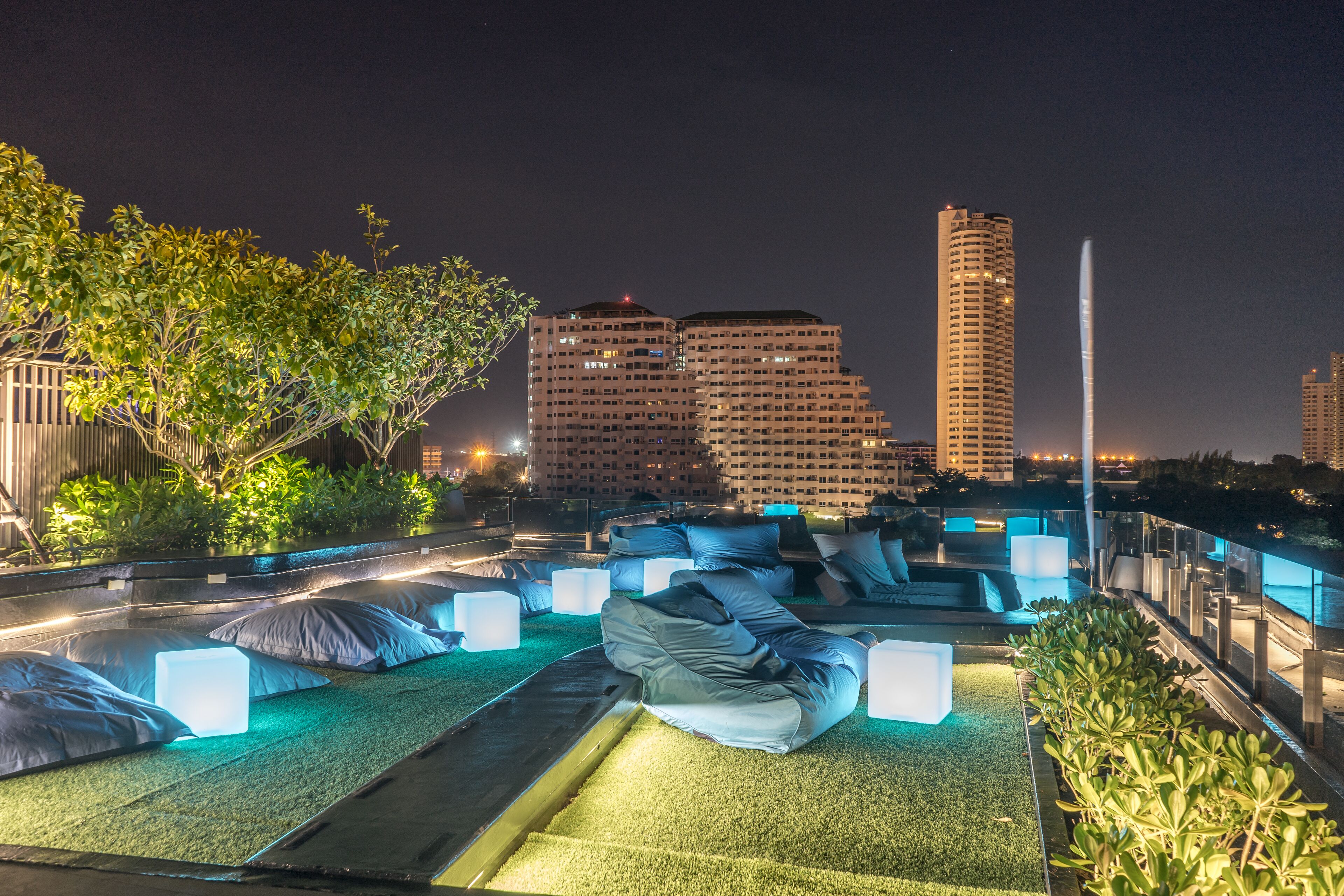 rooftop bar, ocean views, open daily