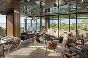 Desayuno a la carta diario (THB 290 por persona)