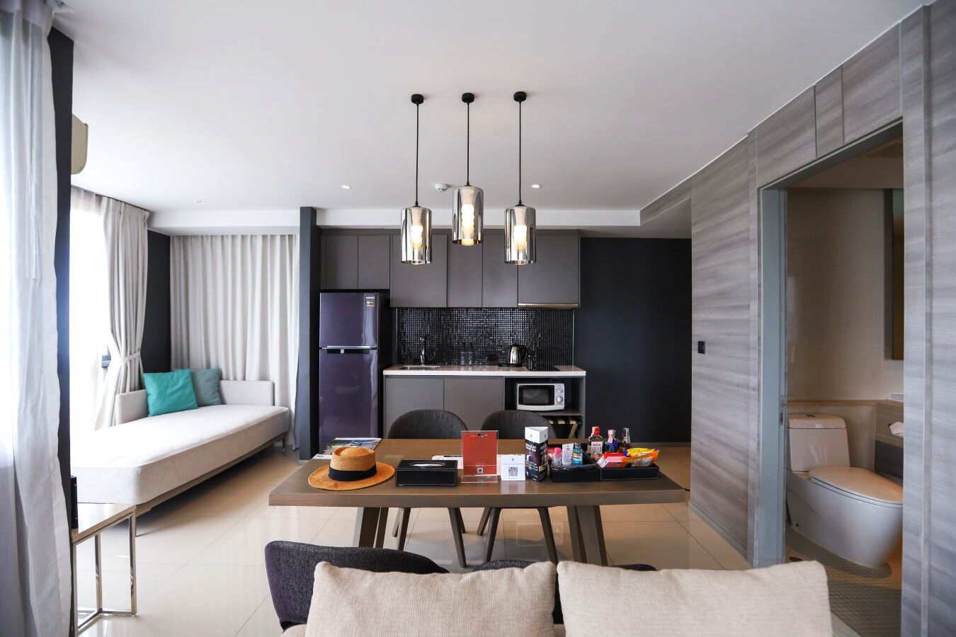 one bedroom corner suite | 1 bedroom, minibar, in-room safe, desk