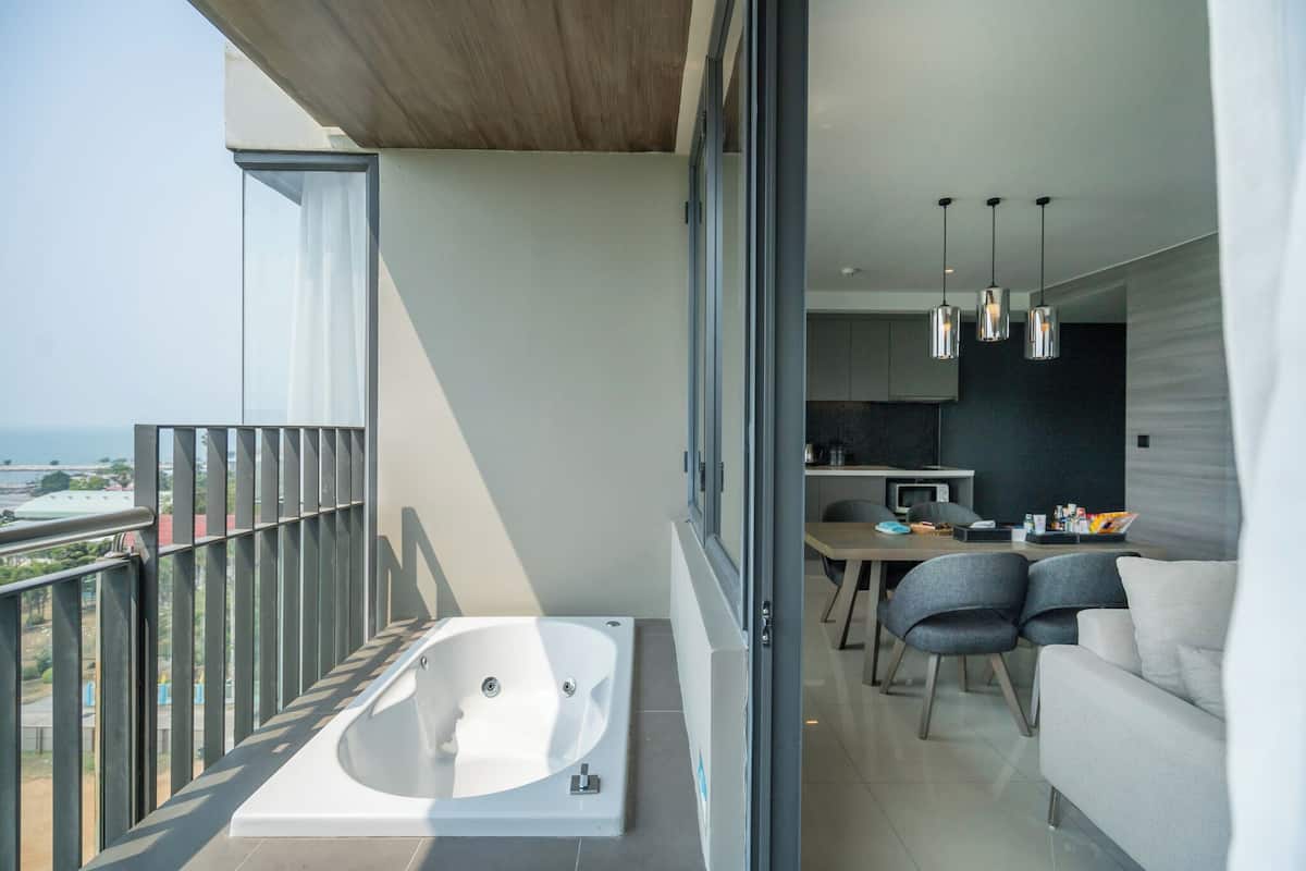 one bedroom corner suite seaview | 1 bedroom, minibar, in-room safe, desk