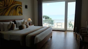 Superior Deluxe Room with Direct Sea View | In-room safe, desk, rollaway beds, free WiFi