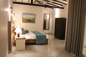 Superior Deluxe Room with Direct Sea View | Coffre-fort, bureau, lit dâappoint (supplĂ©ment), accĂšs au Wi-Fi (inclus)