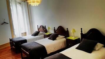 Triple Room, Shared Bathroom | WiFi (free), individually decorated, individually furnished, bed sheets