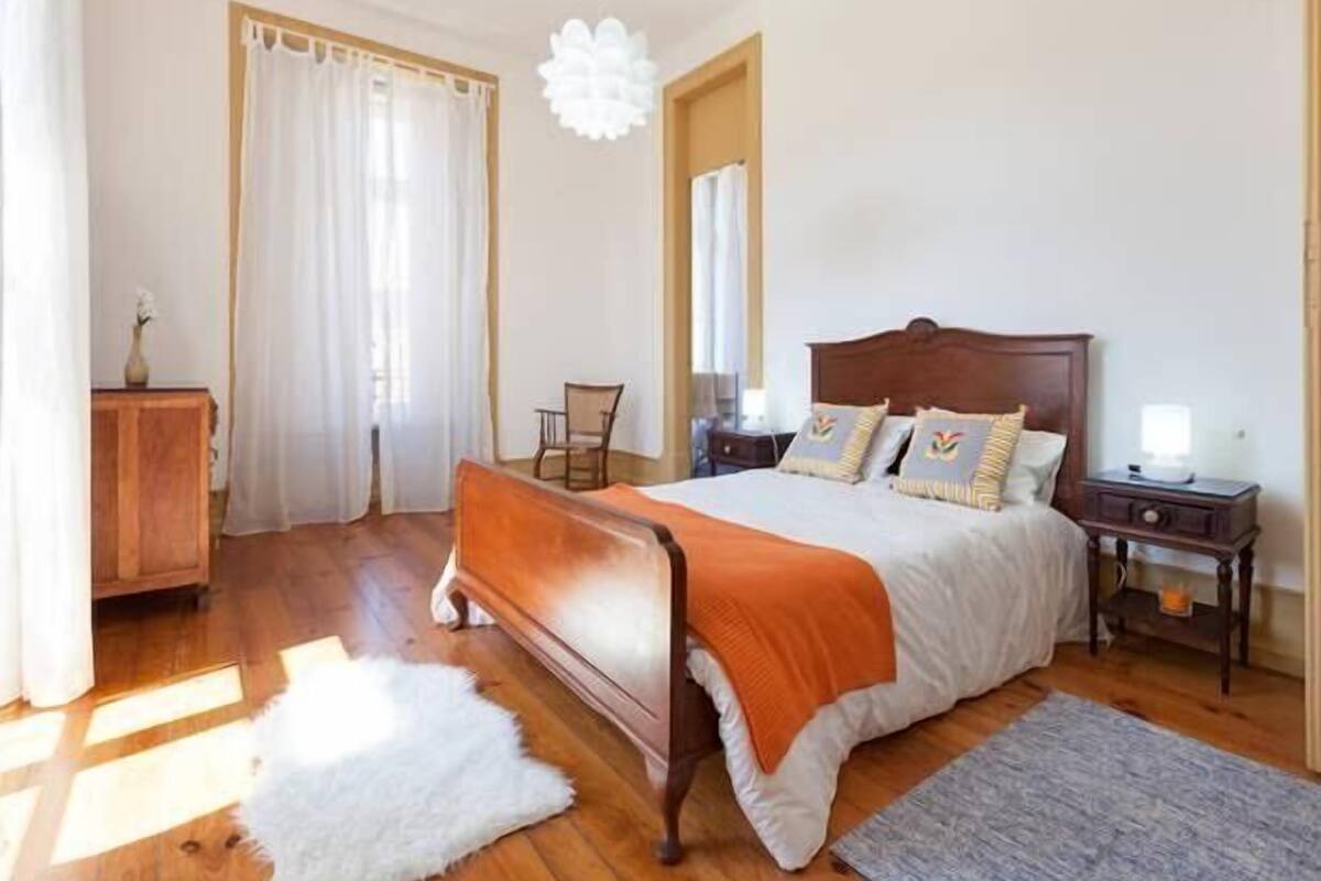 Free WiFi, individually decorated, individually furnished, bed sheets