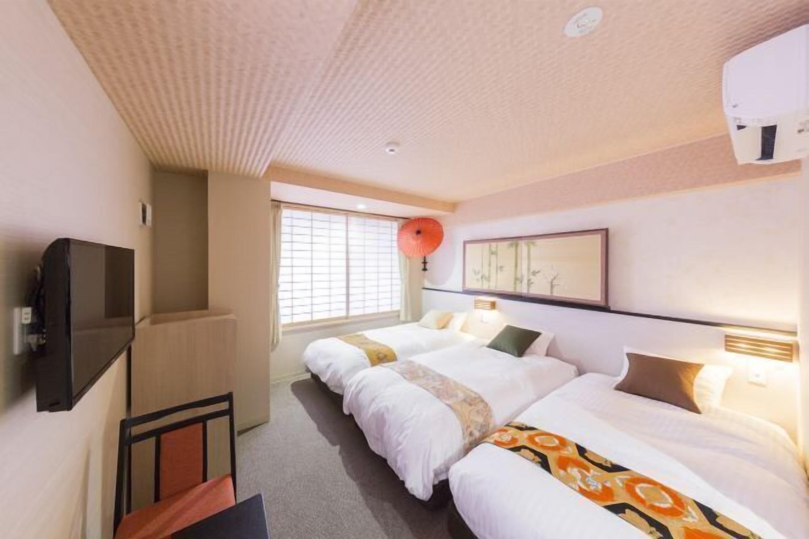 Premium bedding, down comforters, in-room safe, blackout drapes