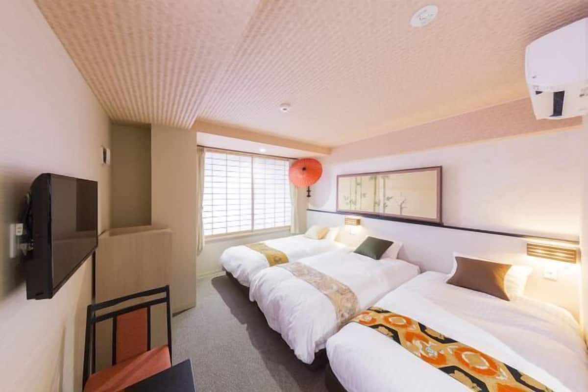 Premium bedding, down duvets, in-room safe, blackout curtains