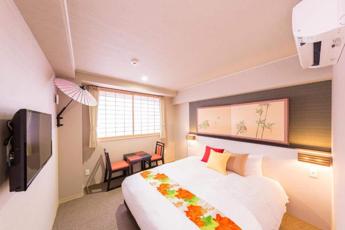 Standard Double Room, Non Smoking | Premium bedding, down comforters, in-room safe, blackout drapes