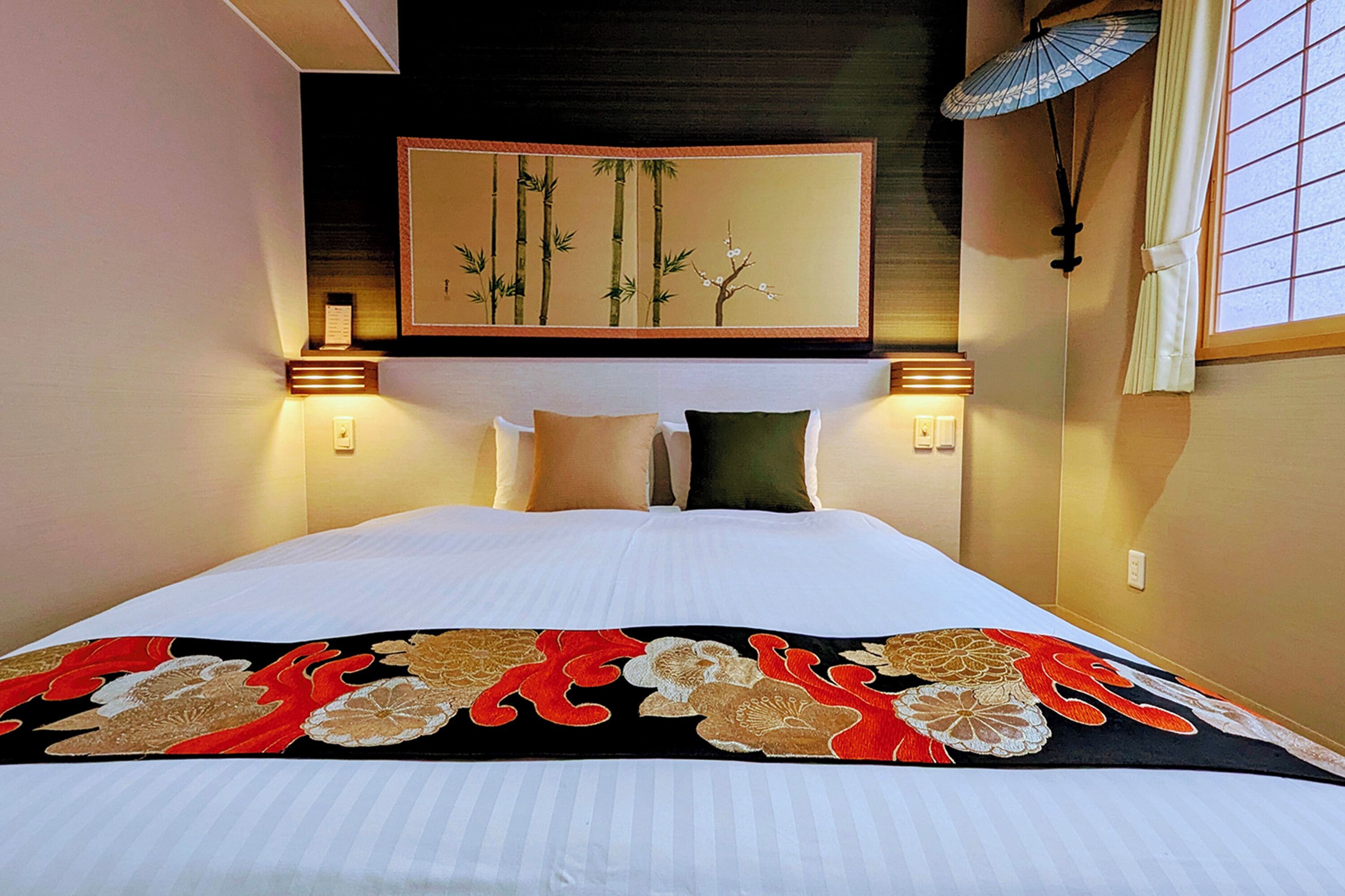 Premium bedding, down comforters, in-room safe, blackout drapes