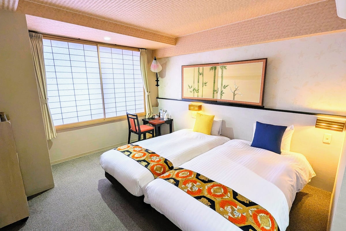 Superior Twin Room, 2 Twin Beds, Non Smoking | Premium bedding, down comforters, in-room safe, desk