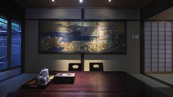Japanese-style Villa | Premium bedding, down comforters, in-room safe, blackout drapes