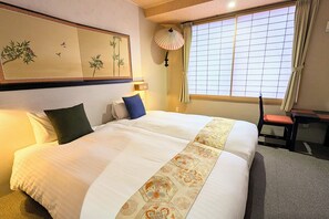 Bộ đồ giường cao cấp, chăn bông, két bảo mật tại phòng 