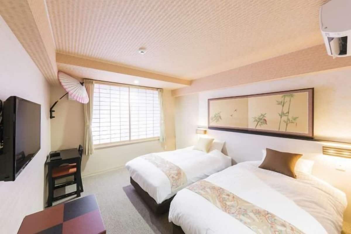 Premium-sengetøj, dundyner, pengeskab på værelset, mørklægningsgardiner