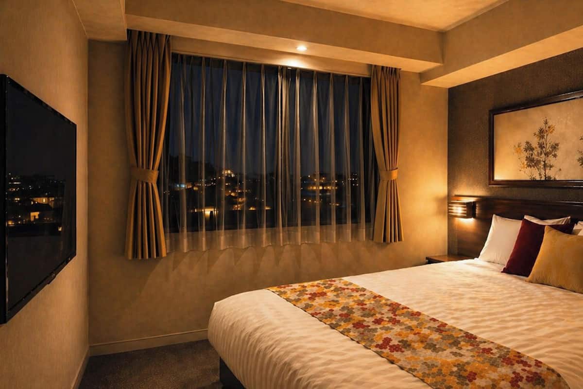 Premium Double Room, Non Smoking | Premium bedding, down comforters, in-room safe, blackout drapes
